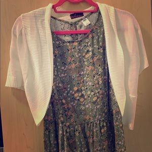 Short White Lacey shawl